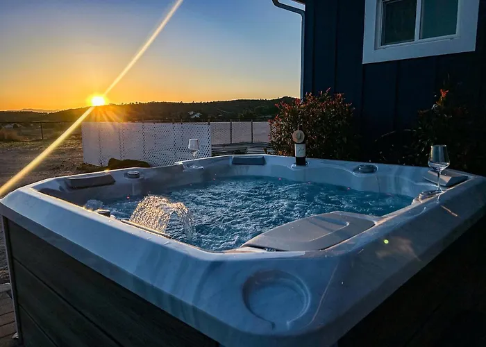 Equine-friendly Stay: Horse Stable Access, Hot Tub *