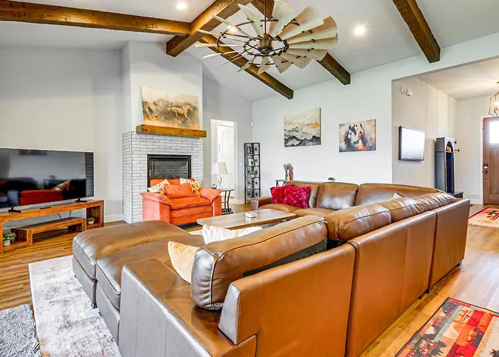 Equine-friendly Stay: Horse Stable Access, Hot Tub Prescott