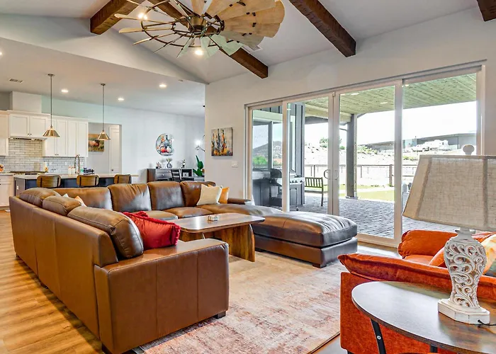 Dom wakacyjny Equine-friendly Stay: Horse Stable Access, Hot Tub *