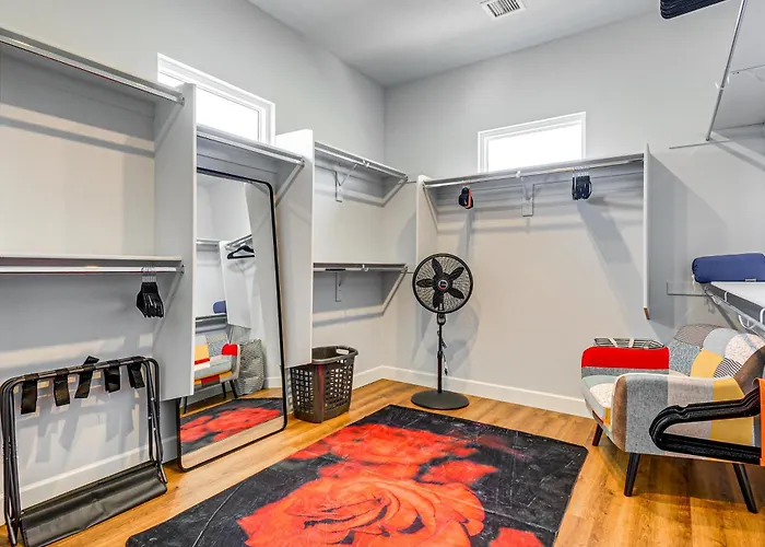 Dom wakacyjny Equine-friendly Stay: Horse Stable Access, Hot Tub *