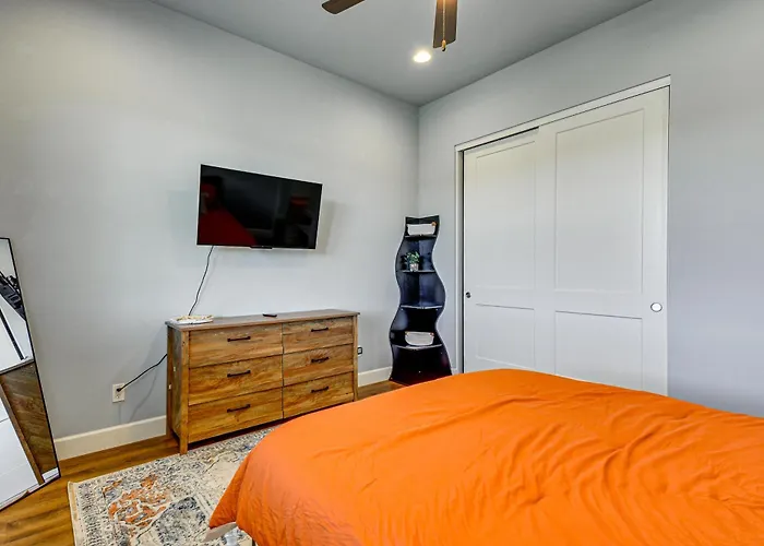 Dom wakacyjny Equine-friendly Stay: Horse Stable Access, Hot Tub