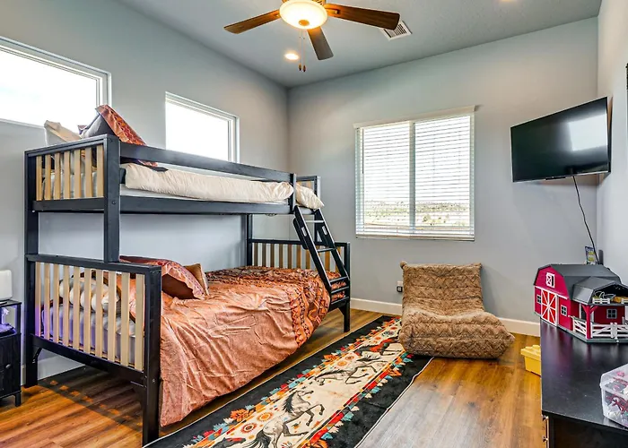 Equine-friendly Stay: Horse Stable Access, Hot Tub *