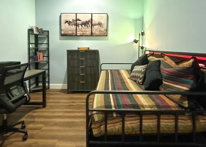 Equine-friendly Stay: Horse Stable Access, Hot Tub Dom wakacyjny *
