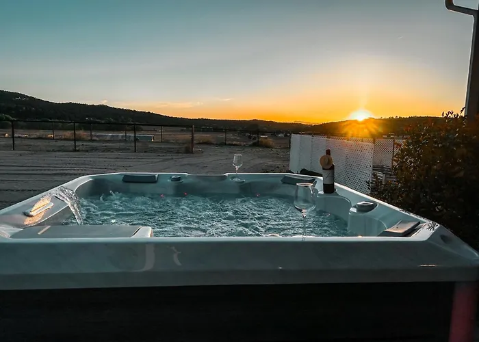 Equine-friendly Stay: Horse Stable Access, Hot Tub * Prescott