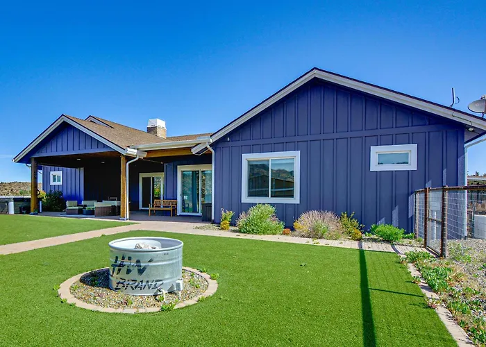 Equine-friendly Stay: Horse Stable Access, Hot Tub Dom wakacyjny Prescott